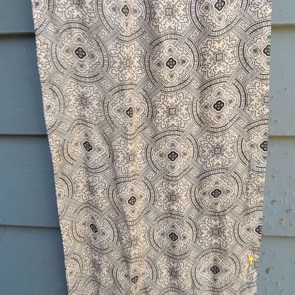 Vintage Echo Tan Black Medallion long scarf